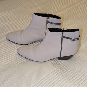 "Taffystep"Women's Ankle Side-Zip Boots, Rainproof White w. Black Design-Size 11